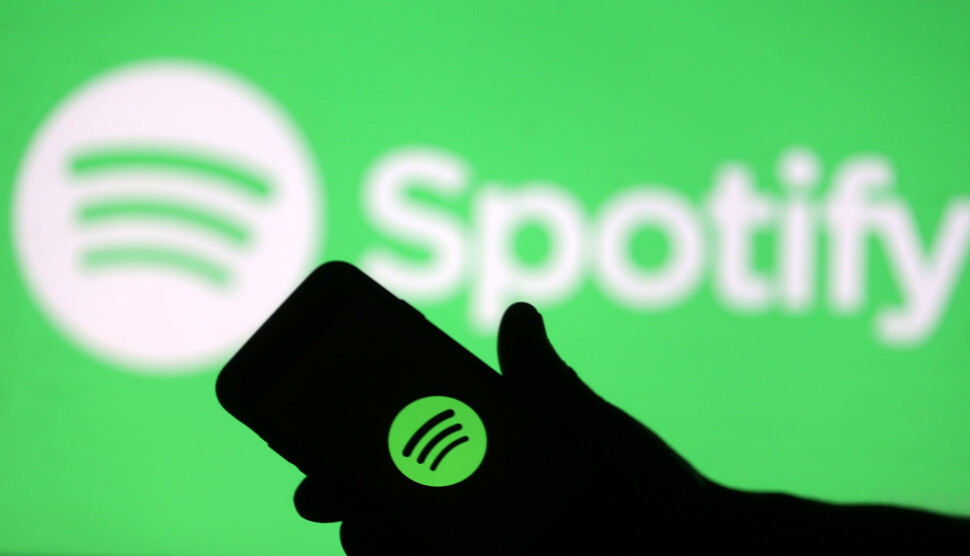 Strømmegiganten Spotify beveger seg i retning radio med Your Daily Drive, som inneholder både musikk og oppdaterte nyheter fra utvalgte partnere. Foto: Reuters / NTB scanpix Strømmegiganten Spotify beveger seg i retning radio med Your Daily Drive, som inneholder både musikk og oppdaterte nyheter fra utvalgte partnere. Foto: Reuters / NTB scanpix