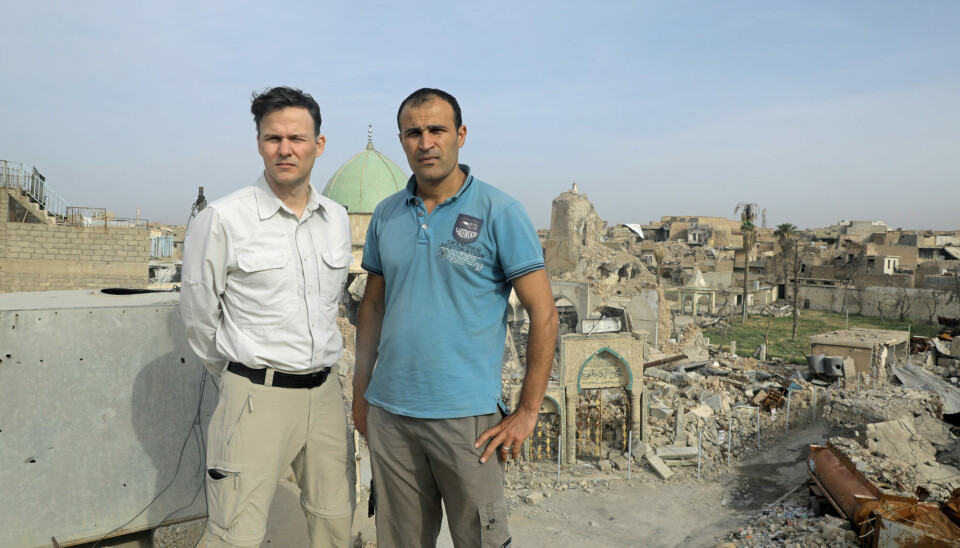 Aftenpostens korrespondent Tor Arne Andreassen på jobb i Mosul sammen med Afshin Ismaeli. Arkivfoto: Aftenposten
