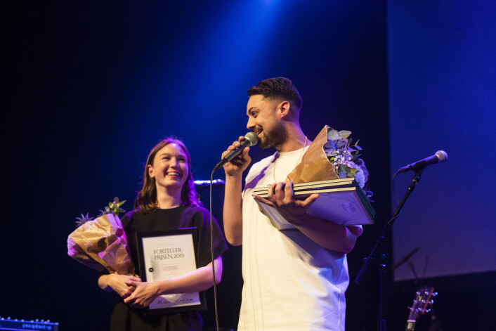 Natalie Remøe Hansen og Kristoffer Kumar tok imot hederlig omtale for «Tindersvindleren». Foto: Kristine Lindebø Natalie Remøe Hansen og Kristoffer Kumar tok imot hederlig omtale for «Tindersvindleren». Foto: Kristine Lindebø