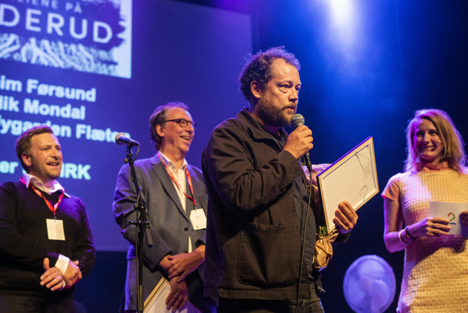 Joachim Førsund tok imot prisen på vegne av hele teamet bak «Familiene på Orderud». Foto: Kristine Lindebø
