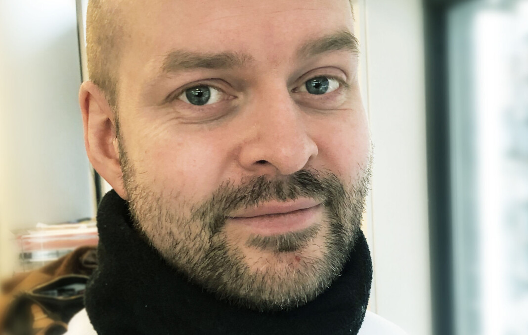Etter å ha vært innom flere avdelinger i Dagbladet, og også en tur innom VG, har Thomas Karlsen nå fått fast jobb i Dagbladet Magasinet. Foto: Christian Grønvold / Dagbladet Etter å ha vært innom flere avdelinger i Dagbladet, og også en tur innom VG, har Thomas Karlsen nå fått fast jobb i Dagbladet Magasinet. Foto: Christian Grønvold / Dagbladet