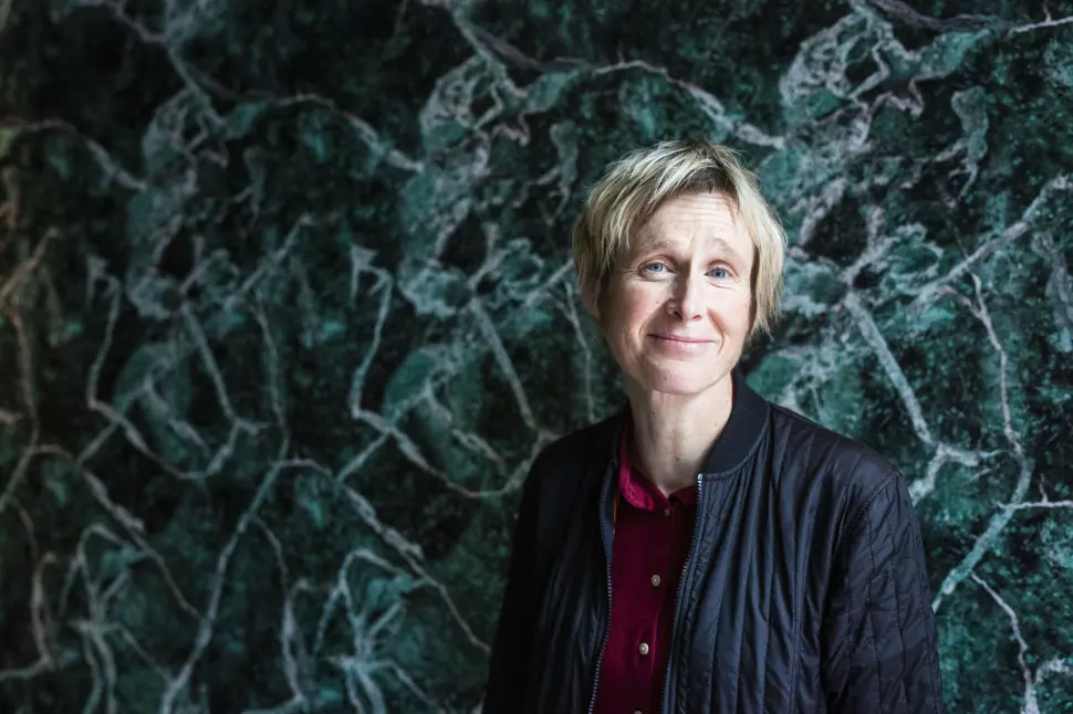 – Det er ikke den fortellinga jeg forteller som er den viktigste, men den du ser for deg, sier journalist, forfatter og programleder Linda Eide. Foto: Kristine Lindebø – Det er ikke den fortellinga jeg forteller som er den viktigste, men den du ser for deg, sier journalist, forfatter og programleder Linda Eide. Foto: Kristine Lindebø