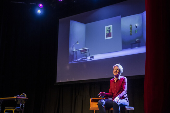 Linda Eide fortalte om «Mottro» og «meirfiksjon» på Fortellingens kraft i Bergen. Foto: Kristine Lindebø Linda Eide fortalte om «Mottro» og «meirfiksjon» på Fortellingens kraft i Bergen. Foto: Kristine Lindebø