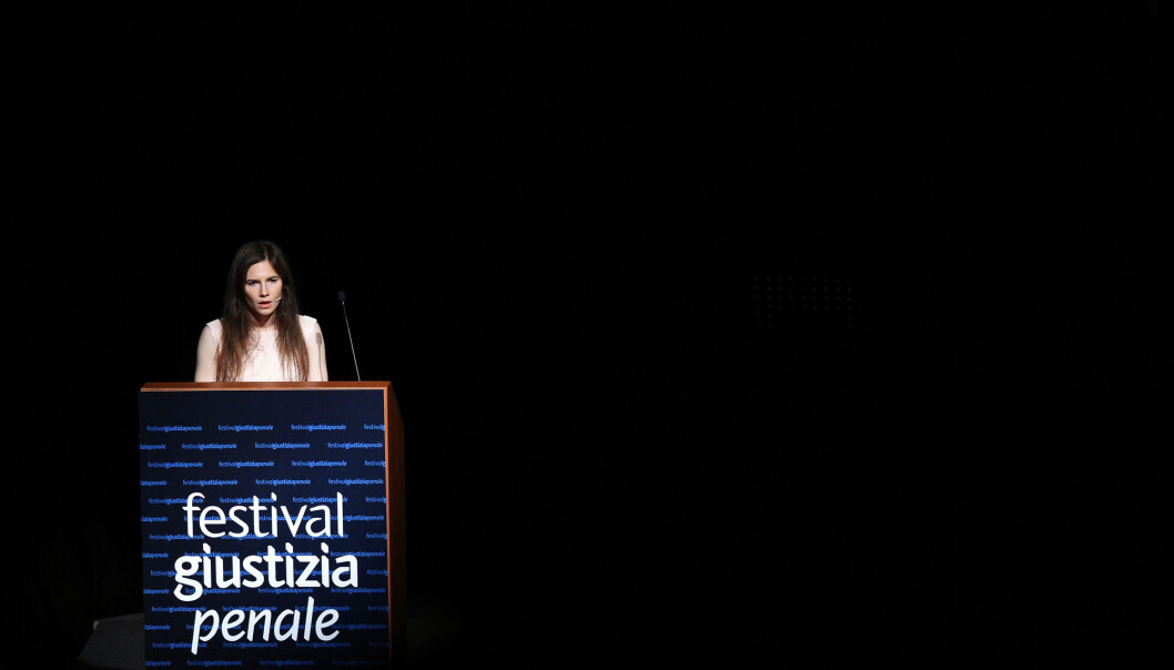 Amanda Knox holdt en følelsesladd tale på strafferettsfestivalen i Modena i Nord-Italia lørdag. Foto: Reuters / NTB scanpix Amanda Knox holdt en følelsesladd tale på strafferettsfestivalen i Modena i Nord-Italia lørdag. Foto: Reuters / NTB scanpix