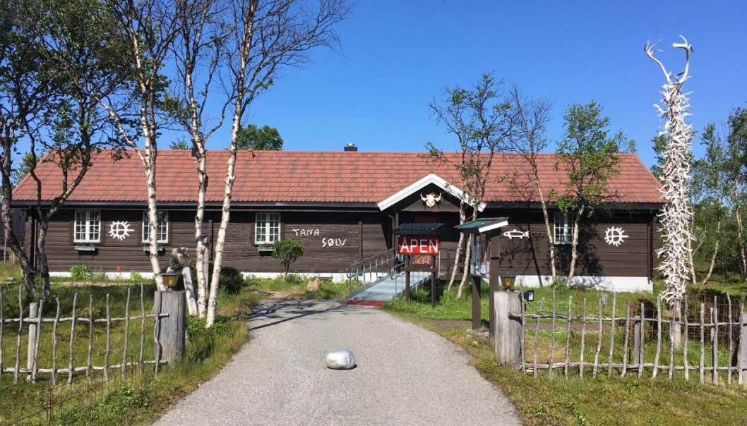 Tana Gull og Sølvsmie AS har hatt designbeskyttelse på sin versjon av solsymbolet siden 1991. Nå har Patentstyret mottatt flere klager. Foto: Privat Tana Gull og Sølvsmie AS har hatt designbeskyttelse på sin versjon av solsymbolet siden 1991. Nå har Patentstyret mottatt flere klager. Foto: Privat