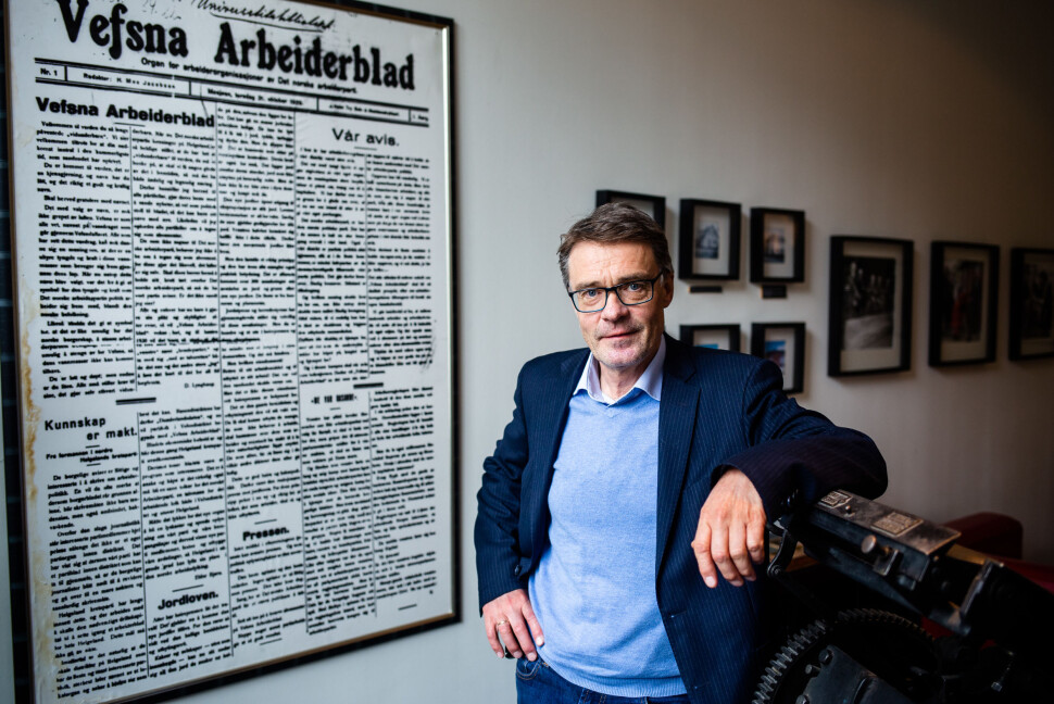 Geir Arne Glad, sjefredaktør i Helgelendingen, er glad for nettavissatsingen iSandnessjøen. Foto: Eskil Wie Furunes