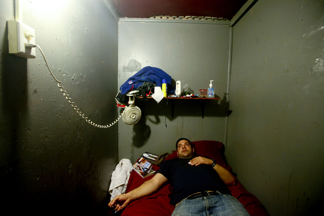 Ett av flere bilder i serien «Flophouse America», om de som velger å bo på billige amerikanske hotell på ubestemt tid. Dette bildet er nå utstilt på kunstsenteret Hennie Onstad og publisert i 2019-boken fra Norwegian Journal of Photography. Foto: Monica Strømdahl
