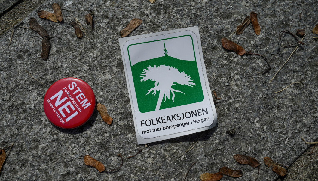 Selv om protestene mot bompenger dominerer i den nasjonale pressen, så er det ti andre politiske saker som er viktigere for de fleste lokale mediene. Foto: Heiko Junge / NTB scanpix Selv om protestene mot bompenger dominerer i den nasjonale pressen, så er det ti andre politiske saker som er viktigere for de fleste lokale mediene. Foto: Heiko Junge / NTB scanpix