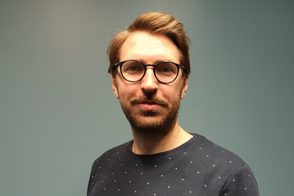 Mats Arnesen er fast ansatt som journalist i Khrono