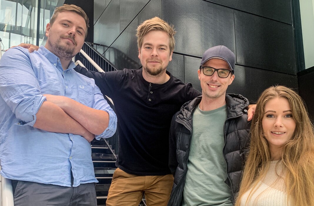 Her er en del av den nye redaksjonen for e-sport i TV 2. Fra venstre: Prosjektleder Ola Solheim, programleder Simen Henriksen, Halvor Gulestøl og Hege Botnen. I tillegg er Donya Jabari en del av redaksjonen. Foto: TV 2 Her er en del av den nye redaksjonen for e-sport i TV 2. Fra venstre: Prosjektleder Ola Solheim, programleder Simen Henriksen, Halvor Gulestøl og Hege Botnen. I tillegg er Donya Jabari en del av redaksjonen. Foto: TV 2