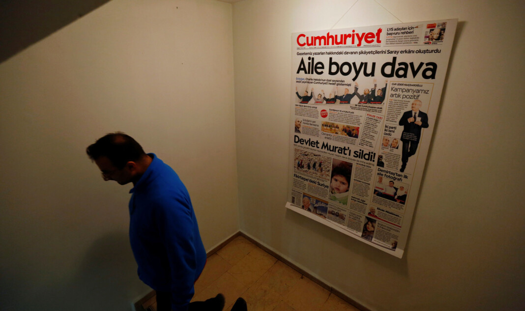 Fem ansatte i avisen Cumhuriyet skal løslates, har domstol bestemt. Foto: Reuters / NTB scanpix Fem ansatte i avisen Cumhuriyet skal løslates, har domstol bestemt. Foto: Reuters / NTB scanpix