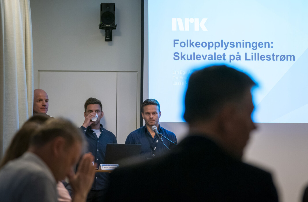 Prosjektredaktør Jan Egil Ådland i NRK, produsentene Lasse Nederhoed og Tor Erik Olsen presenterer Folkeopplysningens valgmanipulering som behandles i Kringkastingsrådet. Foto: Heiko Junge / NTB scanpix Prosjektredaktør Jan Egil Ådland i NRK, produsentene Lasse Nederhoed og Tor Erik Olsen presenterer Folkeopplysningens valgmanipulering som behandles i Kringkastingsrådet. Foto: Heiko Junge / NTB scanpix