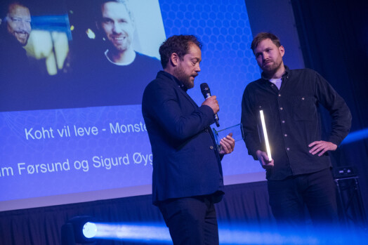 Joachim Førsund og Sigurd Øygarden Flæten tar imot prisen for årets dokumentar-podkast. Joachim Førsund og Sigurd Øygarden Flæten tar imot prisen for årets dokumentar-podkast.