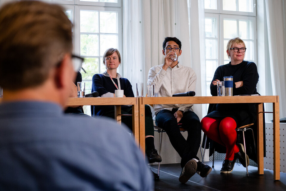 Sjefredaktør Mari Skurdal i Klassekampen, NJ Frilans-nestleder Brian Cliff Olguin og generalsekretær i Norsk Tidsskriftforening, Bente Riise, var tre av flere som møtte hverandre til debatt om honorarer og frilanssatser. Foto: Eskil Wie Furunes Sjefredaktør Mari Skurdal i Klassekampen, NJ Frilans-nestleder Brian Cliff Olguin og generalsekretær i Norsk Tidsskriftforening, Bente Riise, var tre av flere som møtte hverandre til debatt om honorarer og frilanssatser. Foto: Eskil Wie Furunes