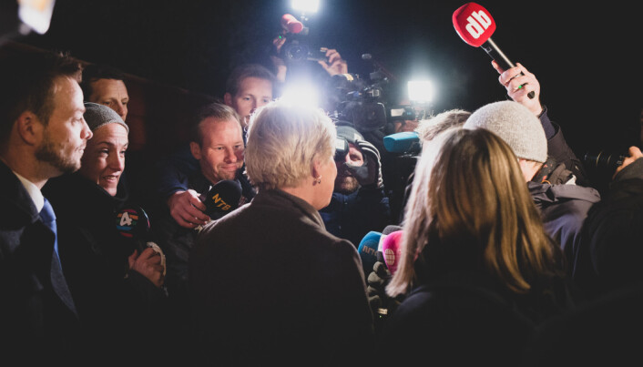 NRK Satiriks stormet pressemøte: «Kan du ikke si noe om budsjettet? Vær så snill!»