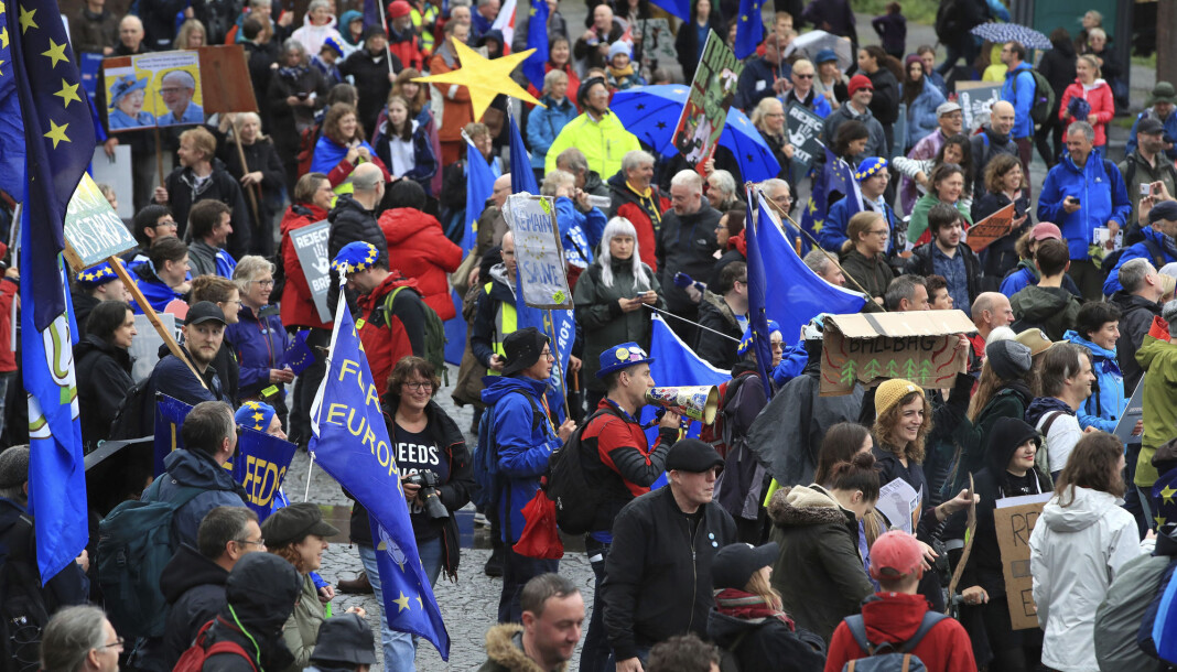 Mens mange briter engasjerer seg i brexitdebatten, er andre gått lei. Sky ønsker å nå sistnevnte med en brexitfri nyhetskanal. Illustrasjonsfoto: Peter Byrne / PA / AP / NTB scanpix Mens mange briter engasjerer seg i brexitdebatten, er andre gått lei. Sky ønsker å nå sistnevnte med en brexitfri nyhetskanal. Illustrasjonsfoto: Peter Byrne / PA / AP / NTB scanpix