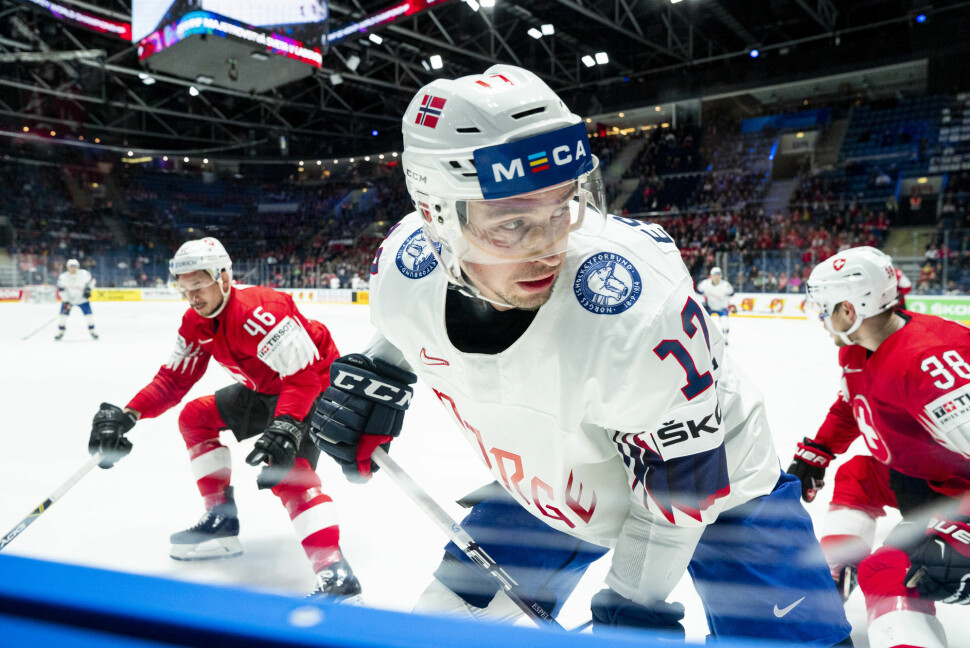 NENT Group har sikret seg rettighetene til ishockey-VM fra 2024 til 2028. På bildet er Stefan Espeland i aksjon under årets VM i Bratislava. Foto: Tore Meek / NTB scanpix