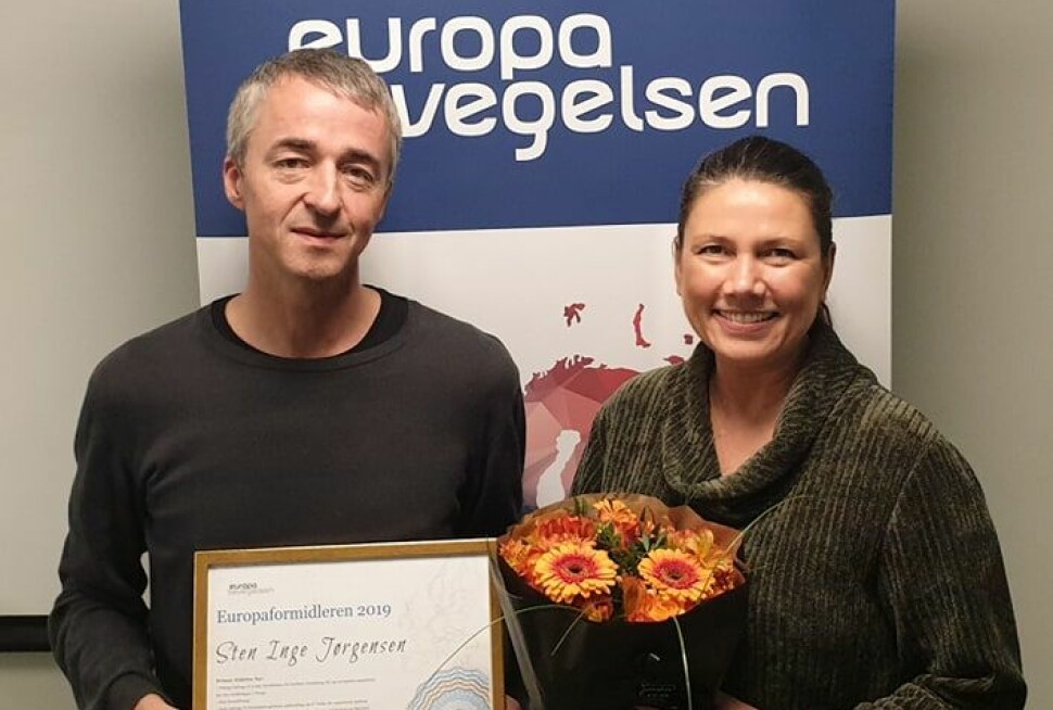 Utenriksjournalist Sten Inge Jørgensen sammen med Heidi Norby Lunde, leder av Europabevegelsen. Foto: Europabevegelsen