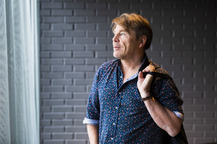 – Jeg skjønner godt at folk blir opprørte, sier redaktør Stensrud om mobbesakene han avdekket i bygda. Tross motstand kommer han ikke til å slutte med kritisk journalistikk. Foto: Kristine Lindebø – Jeg skjønner godt at folk blir opprørte, sier redaktør Stensrud om mobbesakene han avdekket i bygda. Tross motstand kommer han ikke til å slutte med kritisk journalistikk. Foto: Kristine Lindebø