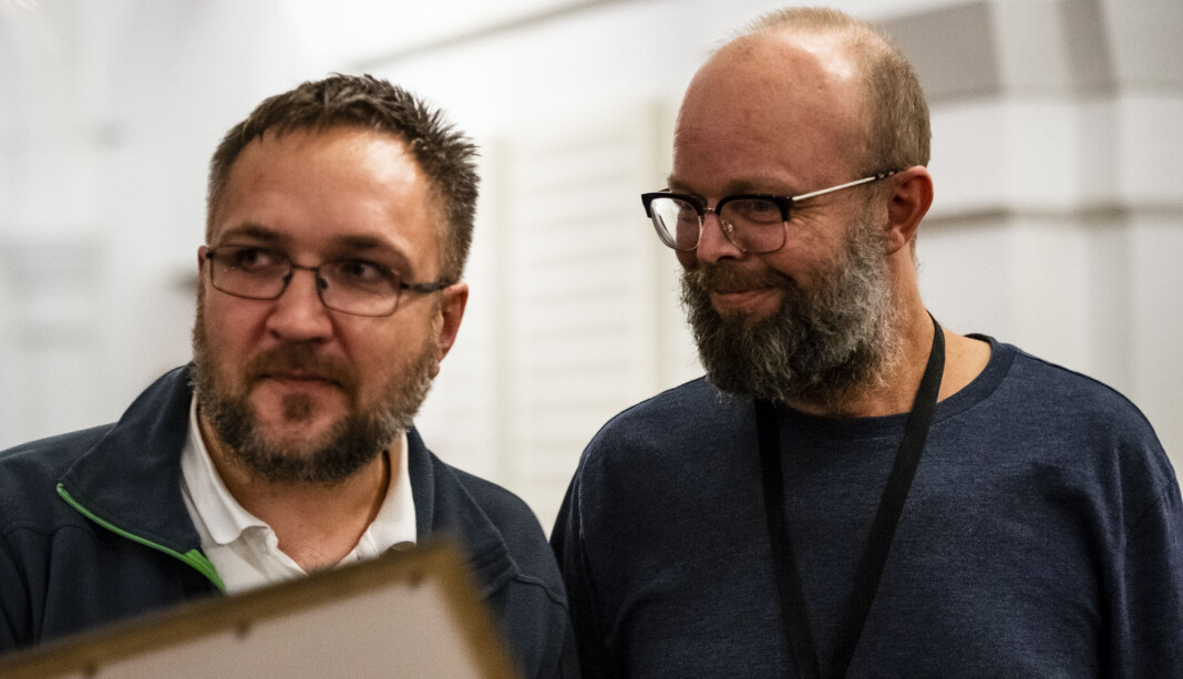 Det ble seier til Dagbladet for «Krabbekrigens ofre». Her representert ved Ola Strømman (t.v.) og Øistein Norum Monsen. Foto: Annika Byrde / Skup Det ble seier til Dagbladet for «Krabbekrigens ofre». Her representert ved Ola Strømman (t.v.) og Øistein Norum Monsen. Foto: Annika Byrde / Skup