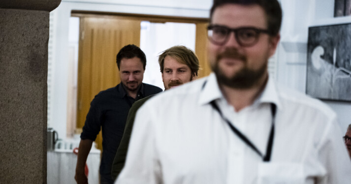Aftenposten-journalistene Carl Alfred Dahl, Henning Carr Ekroll og Fredrik Hager-Thoresen fikk diplom for arbeidet med Stortingsregnskapene. Foto: Annika Byrde / Skup Aftenposten-journalistene Carl Alfred Dahl, Henning Carr Ekroll og Fredrik Hager-Thoresen fikk diplom for arbeidet med Stortingsregnskapene. Foto: Annika Byrde / Skup