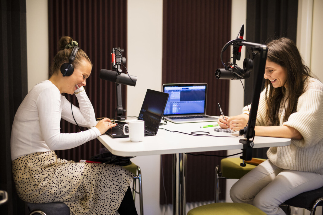 Martine Lunder Brenne og Sonia Vold var kollegaer i VGs Min Mote. Nå lever begge småbarnslivet og lager podkast for Egmont, ved siden av annen jobb. Foto: Kristine Lindebø Martine Lunder Brenne og Sonia Vold var kollegaer i VGs Min Mote. Nå lever begge småbarnslivet og lager podkast for Egmont, ved siden av annen jobb. Foto: Kristine Lindebø