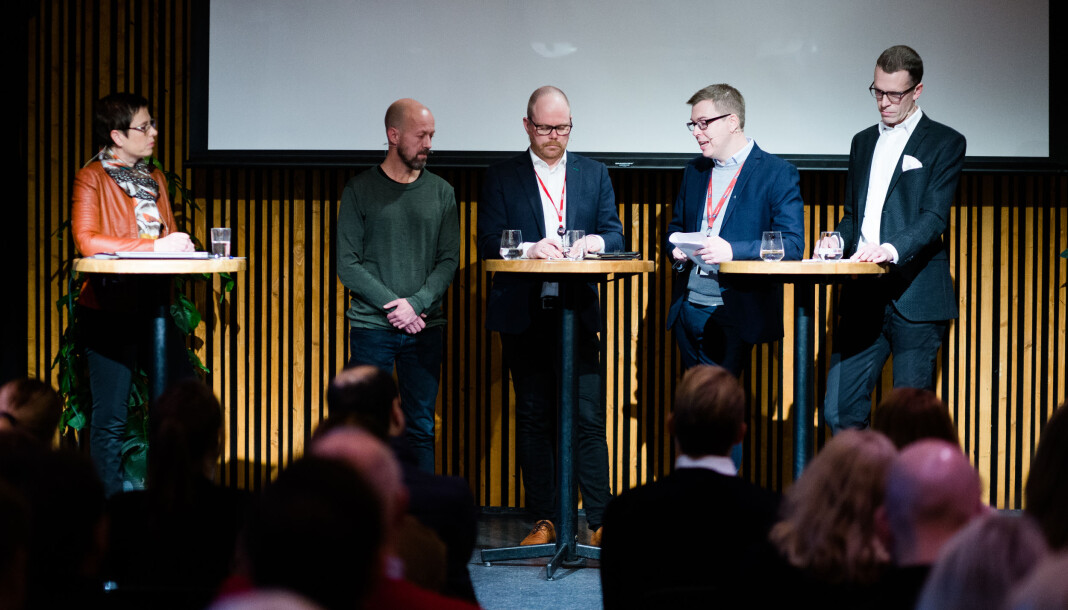 Mari Velsand, direktør i Medietilsynet, førte tillitsdebatten med flere av «the usual suspects»: NRKs etikkredaktør Per Arne Kalbakk, VG-redaktør Gard Steiro, Dagsavisen-redaktør Eirik Hoff Lysholm, og medieforsker Hallvard Moe. Foto: Eskil Wie Furunes Mari Velsand, direktør i Medietilsynet, førte tillitsdebatten med flere av «the usual suspects»: NRKs etikkredaktør Per Arne Kalbakk, VG-redaktør Gard Steiro, Dagsavisen-redaktør Eirik Hoff Lysholm, og medieforsker Hallvard Moe. Foto: Eskil Wie Furunes