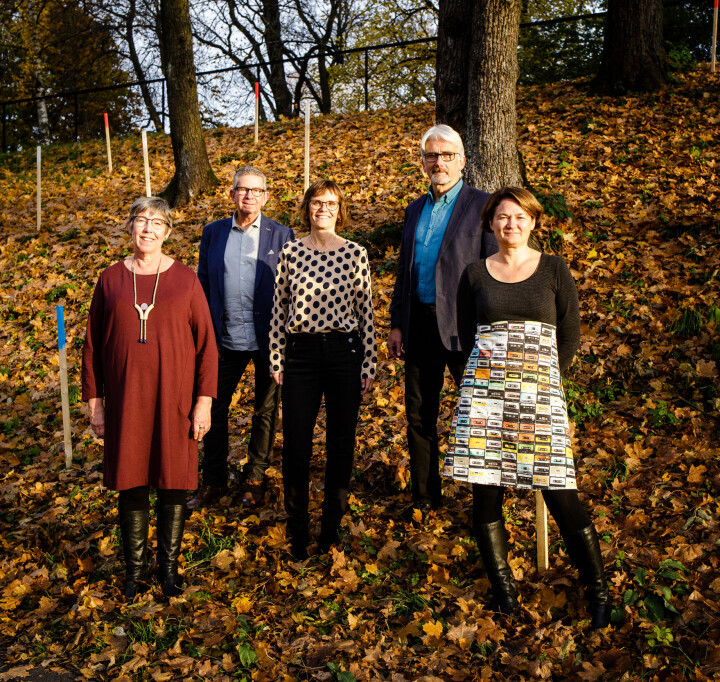 Forskerne bak boken «Blindsoner og mangfold»: Hege Lamark (fra venstre), Jan Erik Andreassen, Lisbeth Morlandstø, Bengt Engan og Birgit Røe Mathisen. Astrid Marie Holand og Sigurd Allern har også bidratt til boken. Foto: Eskil Wie Furunes Forskerne bak boken «Blindsoner og mangfold»: Hege Lamark (fra venstre), Jan Erik Andreassen, Lisbeth Morlandstø, Bengt Engan og Birgit Røe Mathisen. Astrid Marie Holand og Sigurd Allern har også bidratt til boken. Foto: Eskil Wie Furunes