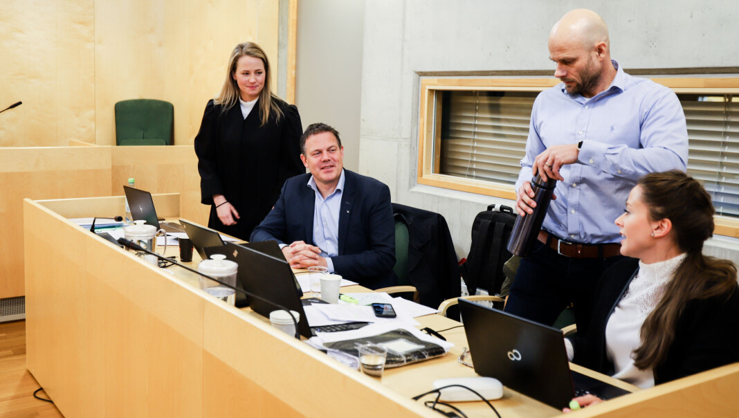 Fra venstre: Advokat Mathilde Wilhelmsen, Raumnes-redaktør Fred Gjestad, tidligere Raumnes-journalist Thomas Frigård og trainee Lise Marit Nyerrød i advokatfirmaet Lund og Co. Foto: Nils Martin Silvola Fra venstre: Advokat Mathilde Wilhelmsen, Raumnes-redaktør Fred Gjestad, tidligere Raumnes-journalist Thomas Frigård og trainee Lise Marit Nyerrød i advokatfirmaet Lund og Co. Foto: Nils Martin Silvola