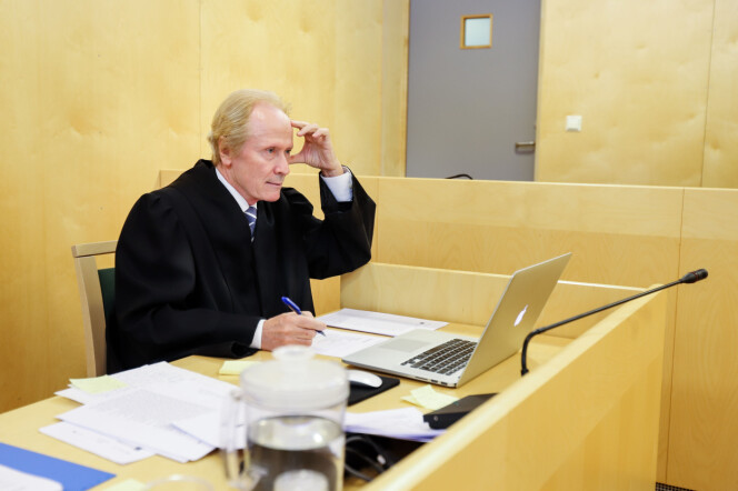 Advokat Per Danielsen representerer mannen som krever fem millioner i oppreisning fra Dagbladet. Her i retten fra en annen sak, mot avisa Raumnes.