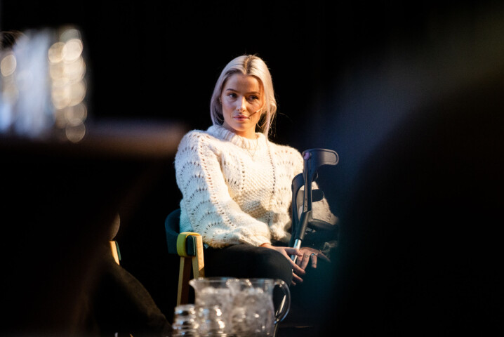 Sofie Bakkemyr på scenen under høstmøtet til Norsk Redaktørforening i Tromsø i 2019.