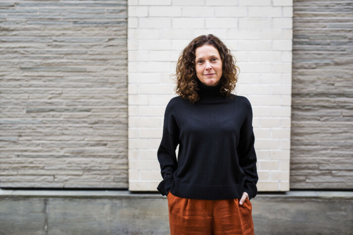 Universitetslektor Ellen Lande Gossner tror kommende fotojournalister går ut i en tryggere bransje. Det er hun glad for. Foto: Kristine Lindebø Universitetslektor Ellen Lande Gossner tror kommende fotojournalister går ut i en tryggere bransje. Det er hun glad for. Foto: Kristine Lindebø