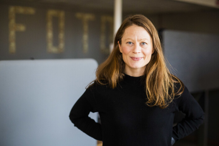 Klassekampens fotosjef Anniken Mohr mener mange kvinner ikke holder ut frilanstilværelsen, og at det er et problem i bransjen. Foto: Kristine Lindebø Klassekampens fotosjef Anniken Mohr mener mange kvinner ikke holder ut frilanstilværelsen, og at det er et problem i bransjen. Foto: Kristine Lindebø