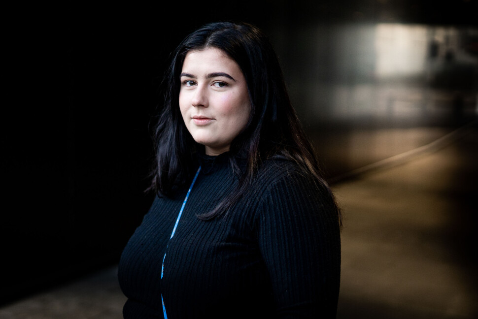 Tuva Marie Åserud ble kastet ut i actionfylt nyhetsfotografering i praksisen i Bergens Tidende – og oppdaget at hun elsket det. Foto: Bård Bøe / Bergens Tidende Tuva Marie Åserud ble kastet ut i actionfylt nyhetsfotografering i praksisen i Bergens Tidende – og oppdaget at hun elsket det. Foto: Bård Bøe / Bergens Tidende
