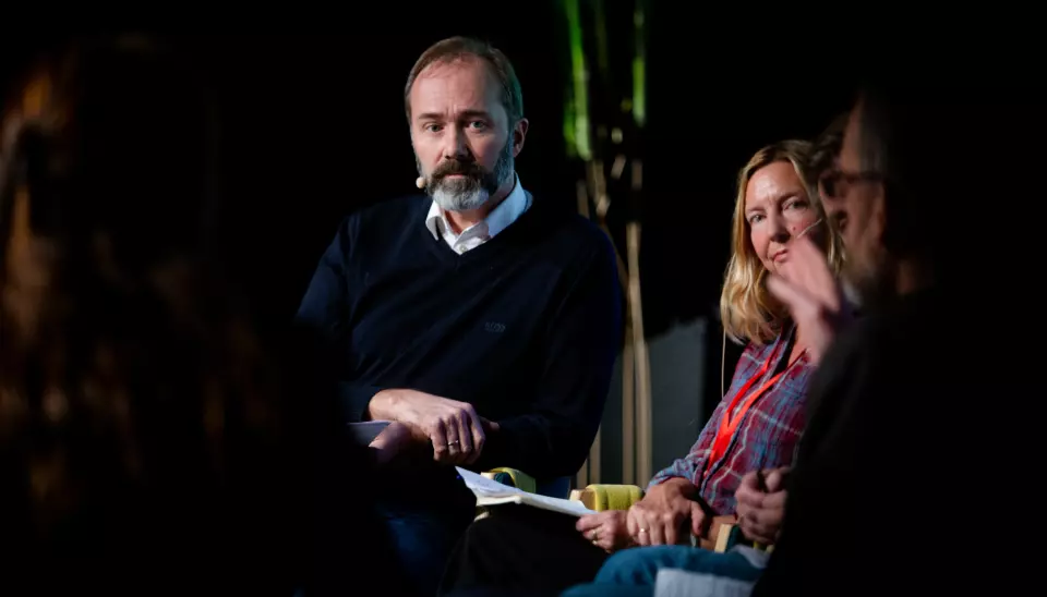 Trond Giske og TV 2-journalist Elin Sørsdahl deltok i debatt under konferansen Svarte Natta i Tromsø. Foto: Eskil Wie Furunes