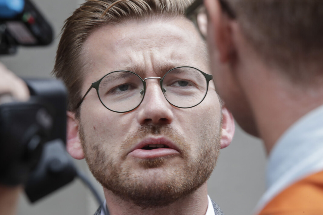 Sveinung Rotevatn (V) er en av kandidatene for å bli Venstres nye partileder. Han er positiv til bruk av anonyme kilder. Foto: Vidar Ruud / NTB scanpix Sveinung Rotevatn (V) er en av kandidatene for å bli Venstres nye partileder. Han er positiv til bruk av anonyme kilder. Foto: Vidar Ruud / NTB scanpix