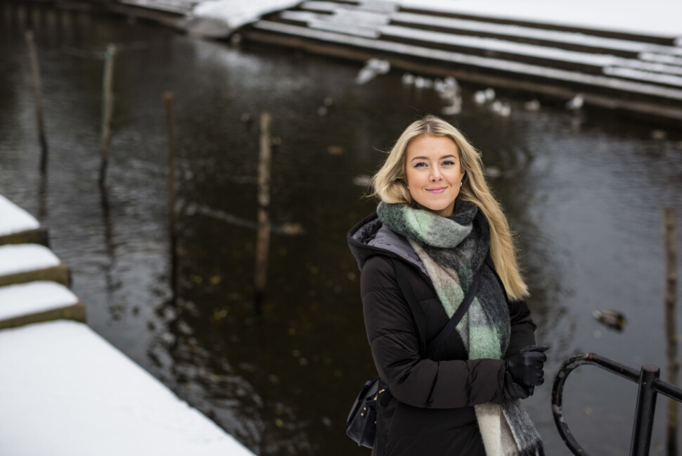 Cicilie S. Andersen har lenge frilanset som fotojournalist, men starter nå i fast jobb i NRK. At de satser på fotojournalistikk mener hun andre redaksjoner bør ta til seg. Foto: Kristine Lindebø Cicilie S. Andersen har lenge frilanset som fotojournalist, men starter nå i fast jobb i NRK. At de satser på fotojournalistikk mener hun andre redaksjoner bør ta til seg. Foto: Kristine Lindebø