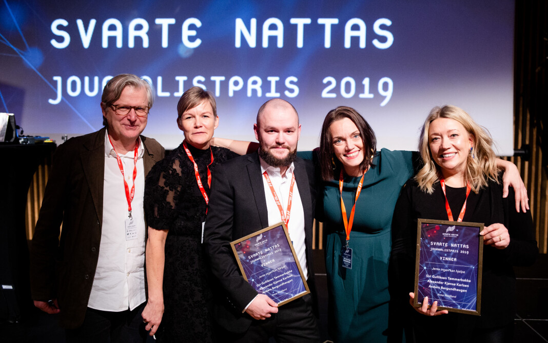 Leder Per Christian Magnus og reportasjeleder Kristine Holmelid i Senter for undersøkende journalistikk, fikk dele æren med journalist Alexander Kjønsø Karlsen, journalist Siri Gulliksen og nyhetsredaktør Vibeke Madsen i Avisa Nordland. Foto: Eskil Wie Furunes Leder Per Christian Magnus og reportasjeleder Kristine Holmelid i Senter for undersøkende journalistikk, fikk dele æren med journalist Alexander Kjønsø Karlsen, journalist Siri Gulliksen og nyhetsredaktør Vibeke Madsen i Avisa Nordland. Foto: Eskil Wie Furunes