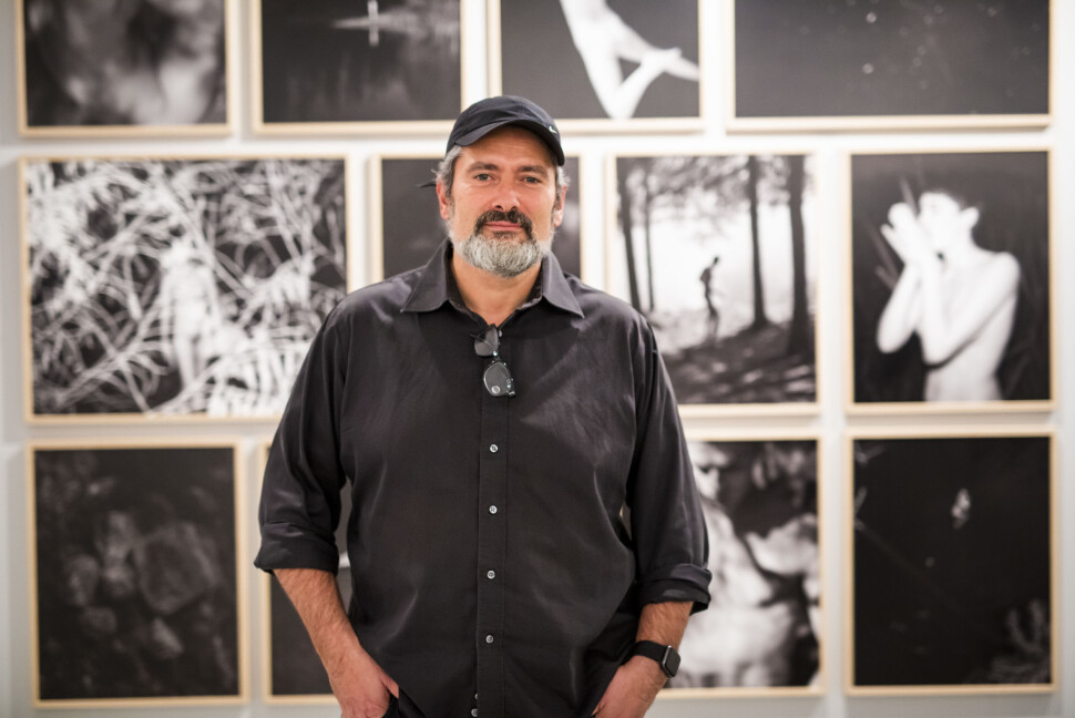 Rektor GT Nergaard ved Norsk Fotofagskole i Trondheim har kurert utstillinga som åpner den tiende utgaven av Trondheim Dokumentarfestival. Her foran sine egne bilder til utstillinga. Foto: Kristine Lindebø Rektor GT Nergaard ved Norsk Fotofagskole i Trondheim har kurert utstillinga som åpner den tiende utgaven av Trondheim Dokumentarfestival. Her foran sine egne bilder til utstillinga. Foto: Kristine Lindebø