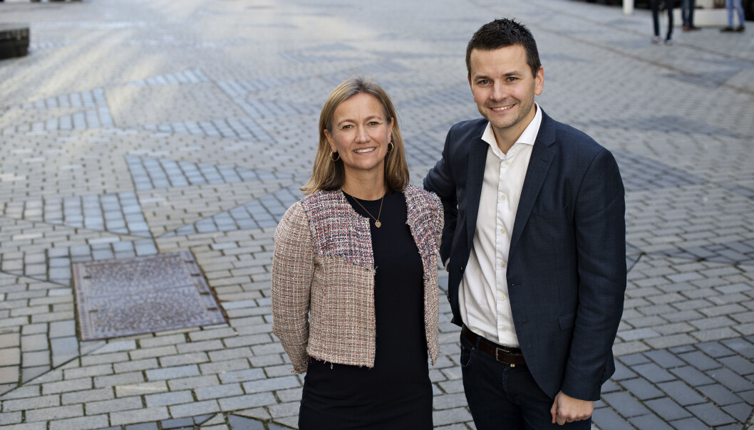Siv Juvik Tveitnes, konserndirektør for Schibsteds nyhetsmedier, sammen med Øyulf Hjertenes. Sistnevnte slutter nå som sjefredaktør i BT og blir direktør i Schibsted. Foto: Vegar Valde / Schibsted Siv Juvik Tveitnes, konserndirektør for Schibsteds nyhetsmedier, sammen med Øyulf Hjertenes. Sistnevnte slutter nå som sjefredaktør i BT og blir direktør i Schibsted. Foto: Vegar Valde / Schibsted