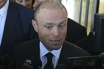 Maltas statsminister Joseph Muscat møter pressen etter at stabssjefen hans trakk seg i forbindelse med drapsetterforskningen. Foto: Jonathan Borg / AP / NTB scanpix Maltas statsminister Joseph Muscat møter pressen etter at stabssjefen hans trakk seg i forbindelse med drapsetterforskningen. Foto: Jonathan Borg / AP / NTB scanpix