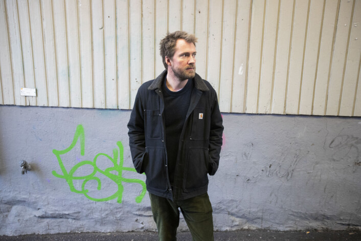 Ole Øyvind Sand Holth sier at han ikke har hatt tilgang til alt, og heller ikke forsøkt å skrive ei bok om hele Syria-krigen.. Ole Øyvind Sand Holth sier at han ikke har hatt tilgang til alt, og heller ikke forsøkt å skrive ei bok om hele Syria-krigen..