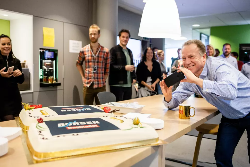 Børsen-journalist Jon Even Andersen foreviger Børsen-kakene som er laget for alle som har lyst på.