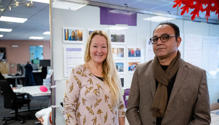 Cathrine Wik og Nader Izadpanah i «Helene sjekker inn»-redaksjonen. Foto: Nils Martin Silvola Cathrine Wik og Nader Izadpanah i «Helene sjekker inn»-redaksjonen. Foto: Nils Martin Silvola