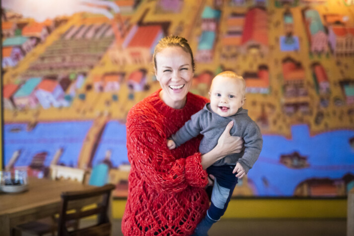 Selv om hun ikke hadde tenkt tanken selv, oppfordrer Henriette Ydse Krogstad også gravide kvinner til å søke ny jobb, og peker på at en permisjon er en liten del av et langt arbeidsliv. Selv om hun ikke hadde tenkt tanken selv, oppfordrer Henriette Ydse Krogstad også gravide kvinner til å søke ny jobb, og peker på at en permisjon er en liten del av et langt arbeidsliv.
