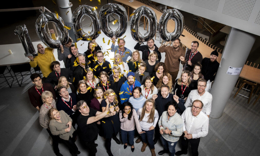 Ballongene er på plass, men gullpilen mangler, idet Dagbladet Pluss når 100.000 abonnenter. Ballongene er på plass, men gullpilen mangler, idet Dagbladet Pluss når 100.000 abonnenter.