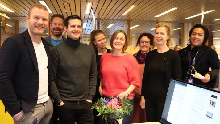 Digital dybdedesk på Tyholt. Fra venstre Sigurd Steinum (digital utviklingsleder), Thor Amund Hagen, Petter Moen Nilsen (prosjektleder), Lise Sørensen, Frida J. Krüger, Kaja Kristin Ness, Tuva Tagseth og Nareas Sae-Khow. Digital dybdedesk på Tyholt. Fra venstre Sigurd Steinum (digital utviklingsleder), Thor Amund Hagen, Petter Moen Nilsen (prosjektleder), Lise Sørensen, Frida J. Krüger, Kaja Kristin Ness, Tuva Tagseth og Nareas Sae-Khow.