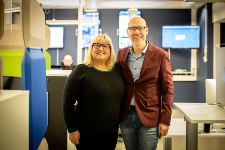 Nåværende og påtroppende direktør: Mona Kristine Rosvold og Kjell Rune Henriksen.