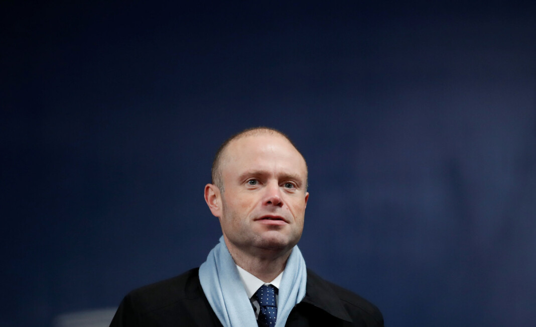 EU-parlamentet ber Maltas statsminister Joseph Muscat om å fratre umiddelbart for å unngå at en drapsetterforskningen blir kompromittert. EU-parlamentet ber Maltas statsminister Joseph Muscat om å fratre umiddelbart for å unngå at en drapsetterforskningen blir kompromittert.