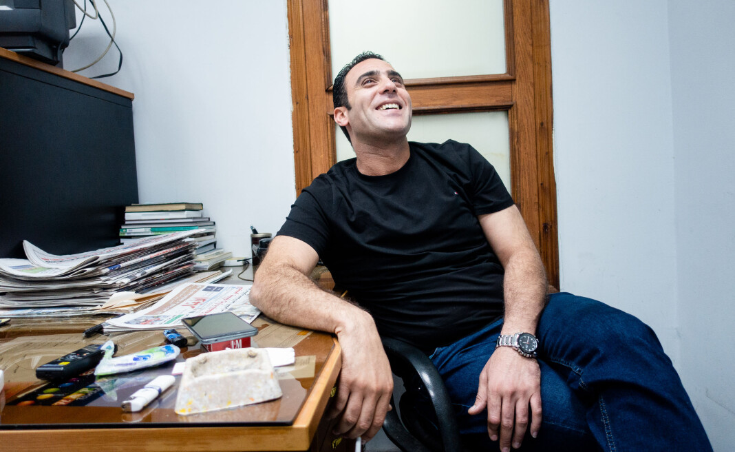 – Hør, det er regler her. Med noen få unntak kan du skrive om alt. Men det er en rød linje, sier journalist Hossam Abd Al Alem. – Hør, det er regler her. Med noen få unntak kan du skrive om alt. Men det er en rød linje, sier journalist Hossam Abd Al Alem.